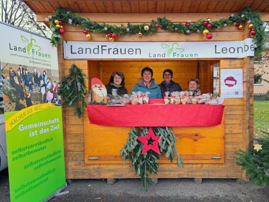 Adventsgebäckverkauf auf dem Wochenmarkt in Leonberg